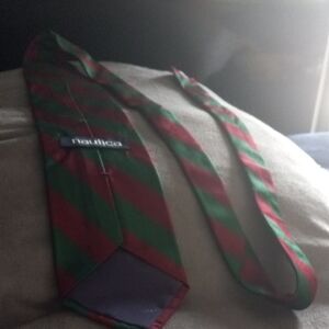 Nautica Men's Tie with Red and Green Stripes